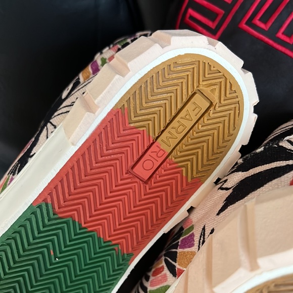 The fab and lovely day in Farm Rio sneakers, dress up or down 🌺 - Picture 10 of 13